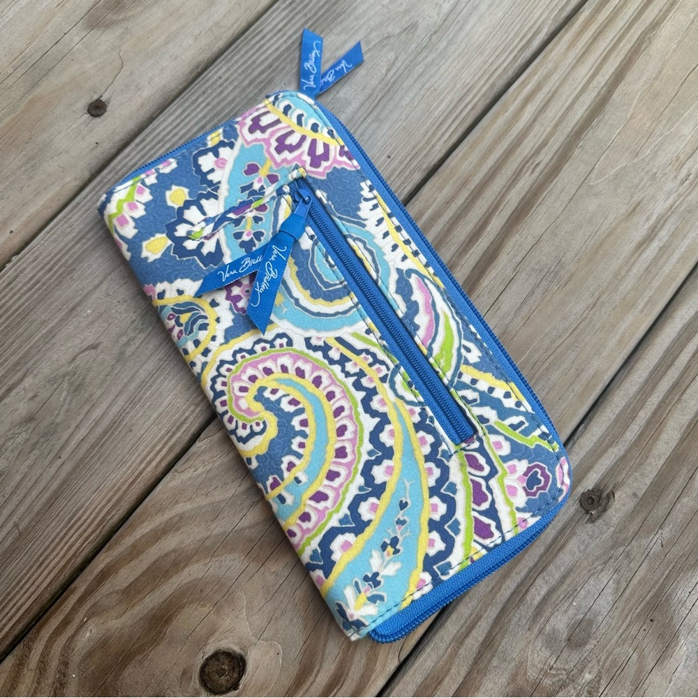 NWOT Vera Bradley Capri Blue Paisley Travel Passport Organizer Wallet